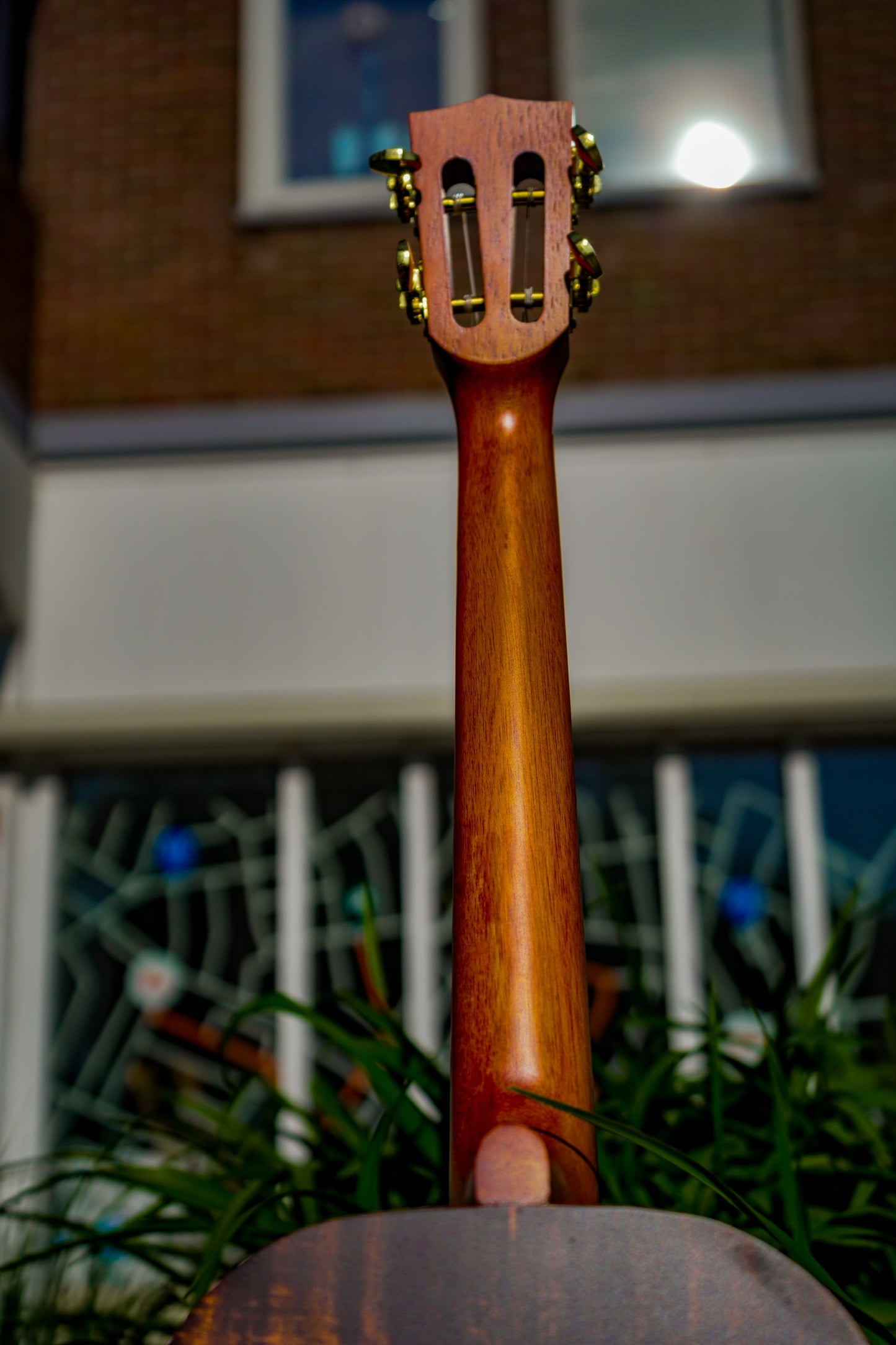 MA4KA Mahalo Artist Elite Series baritone ukulele