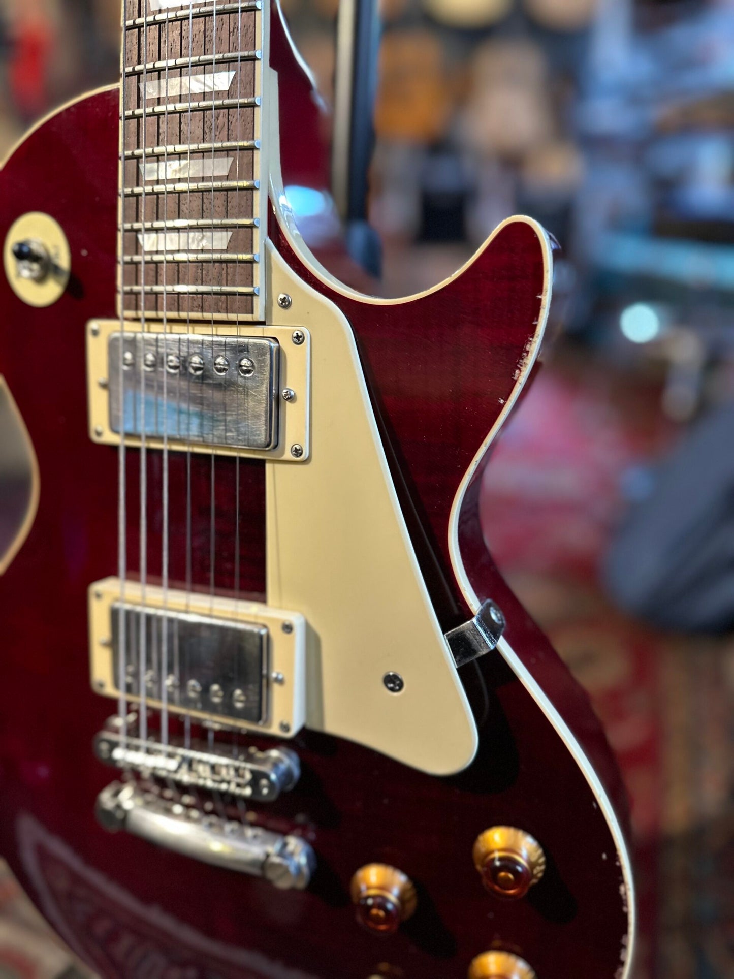 MAYBACH LESTER 59 AGED WILD CHERRY 60'S neck