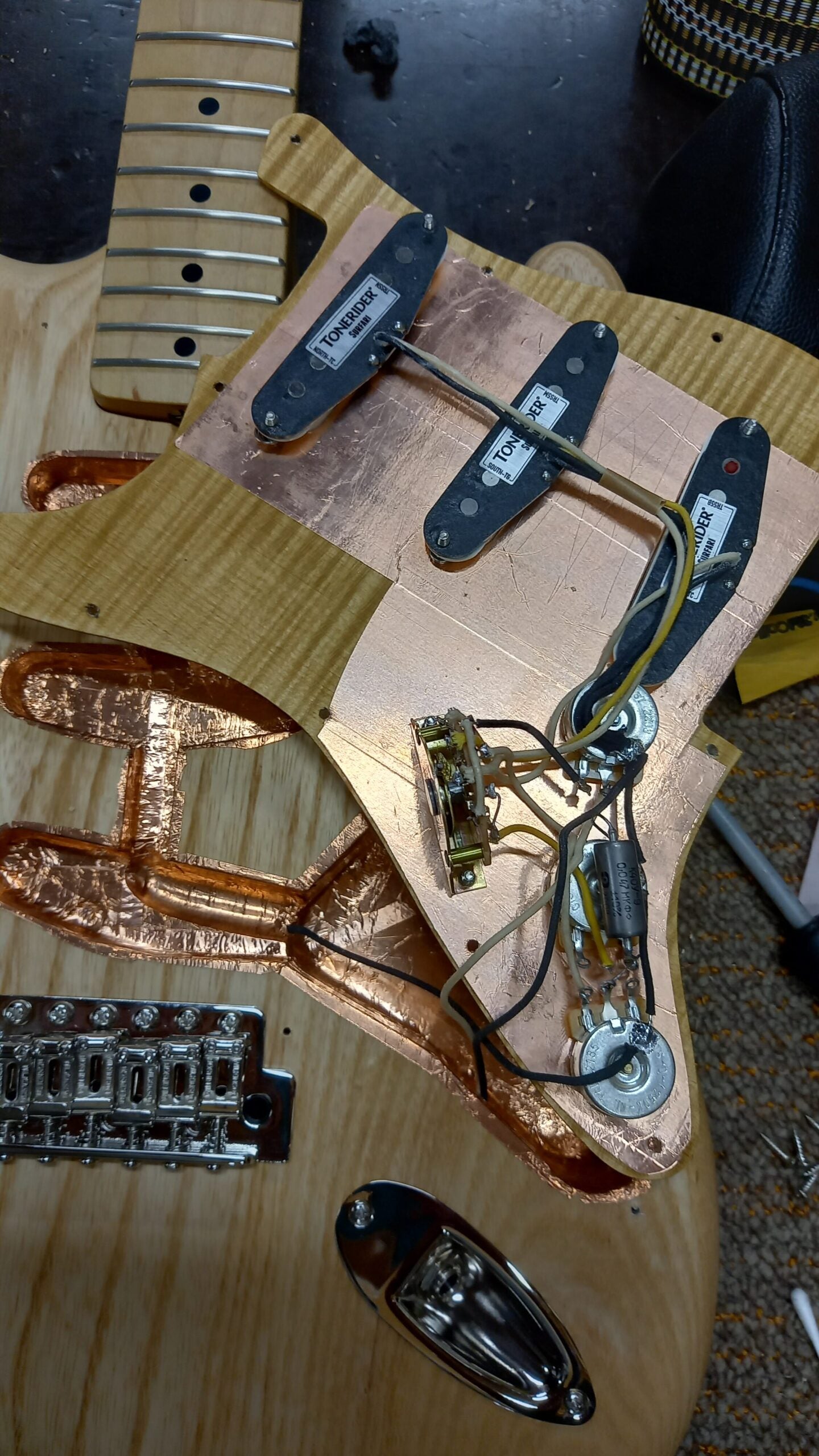 SUTTON GUITARS S-STYLE NATURAL ASH