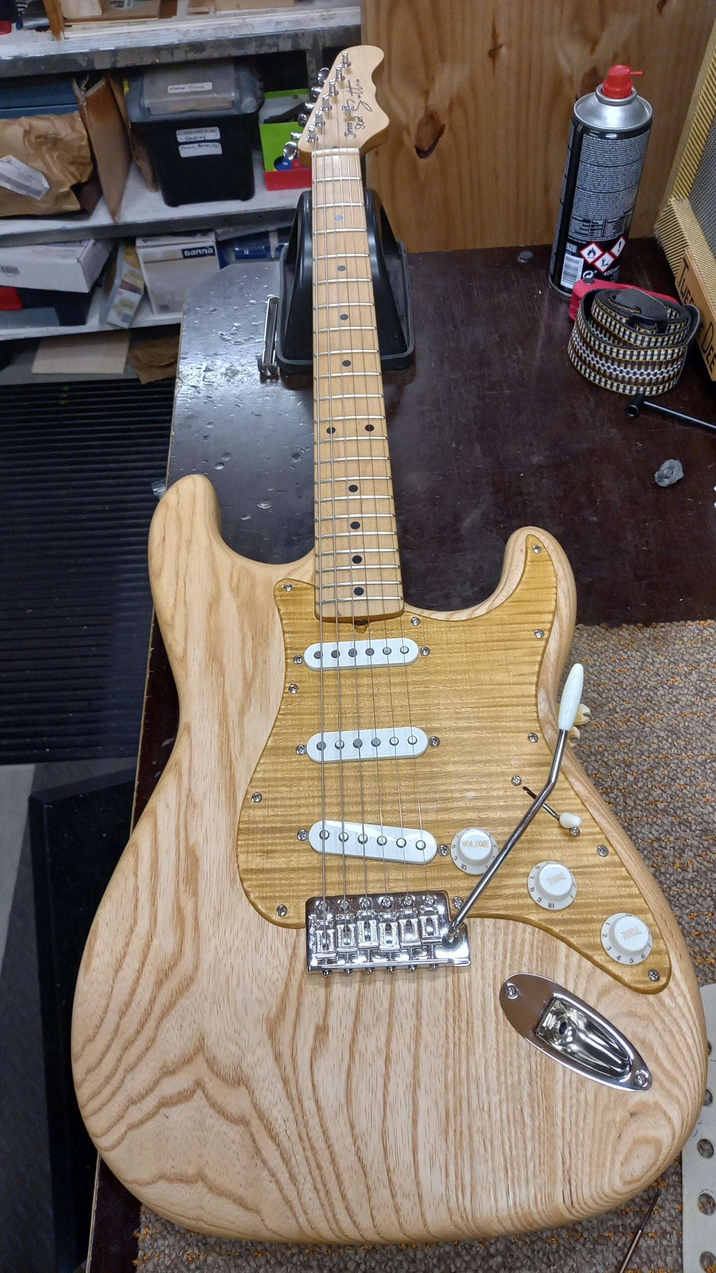 SUTTON GUITARS S-STYLE NATURAL ASH