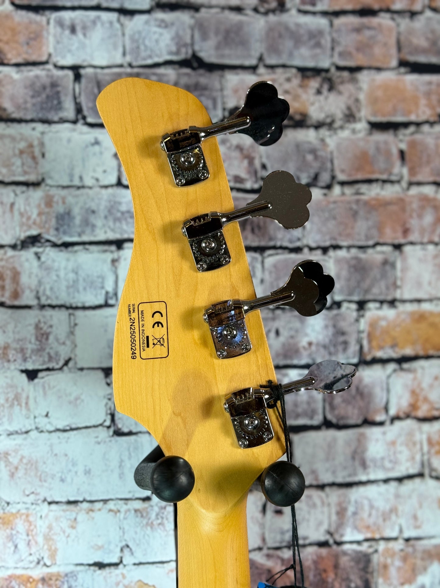 Sire Marcus Miller V6 butterscotch blonde