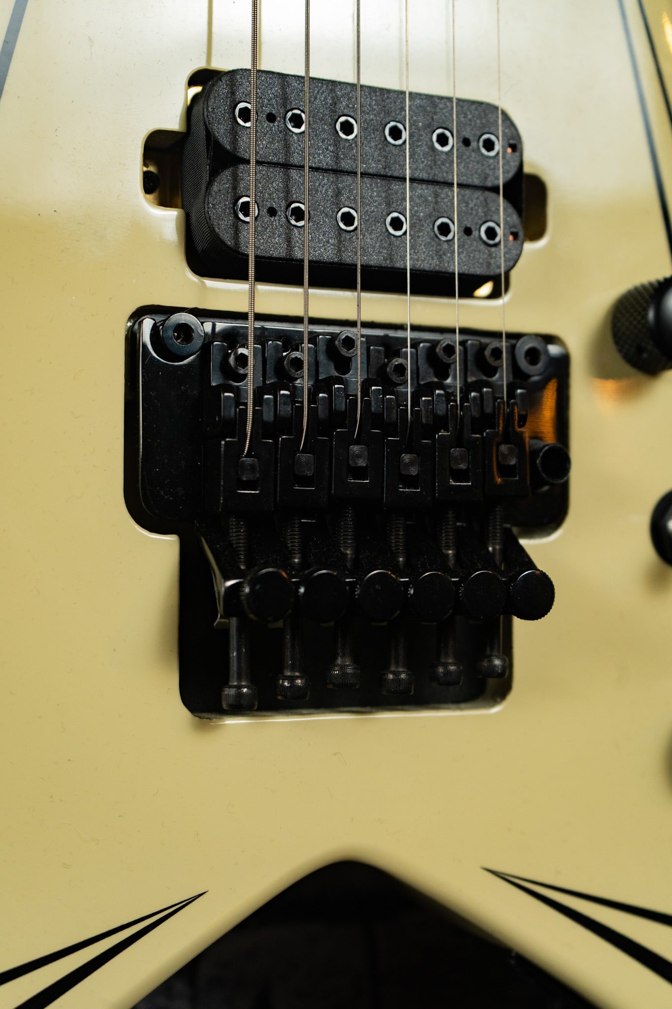 Spira V420 ivory pinstripe