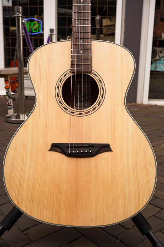 BAA2 Bromo Appalachian Series auditorium guitar