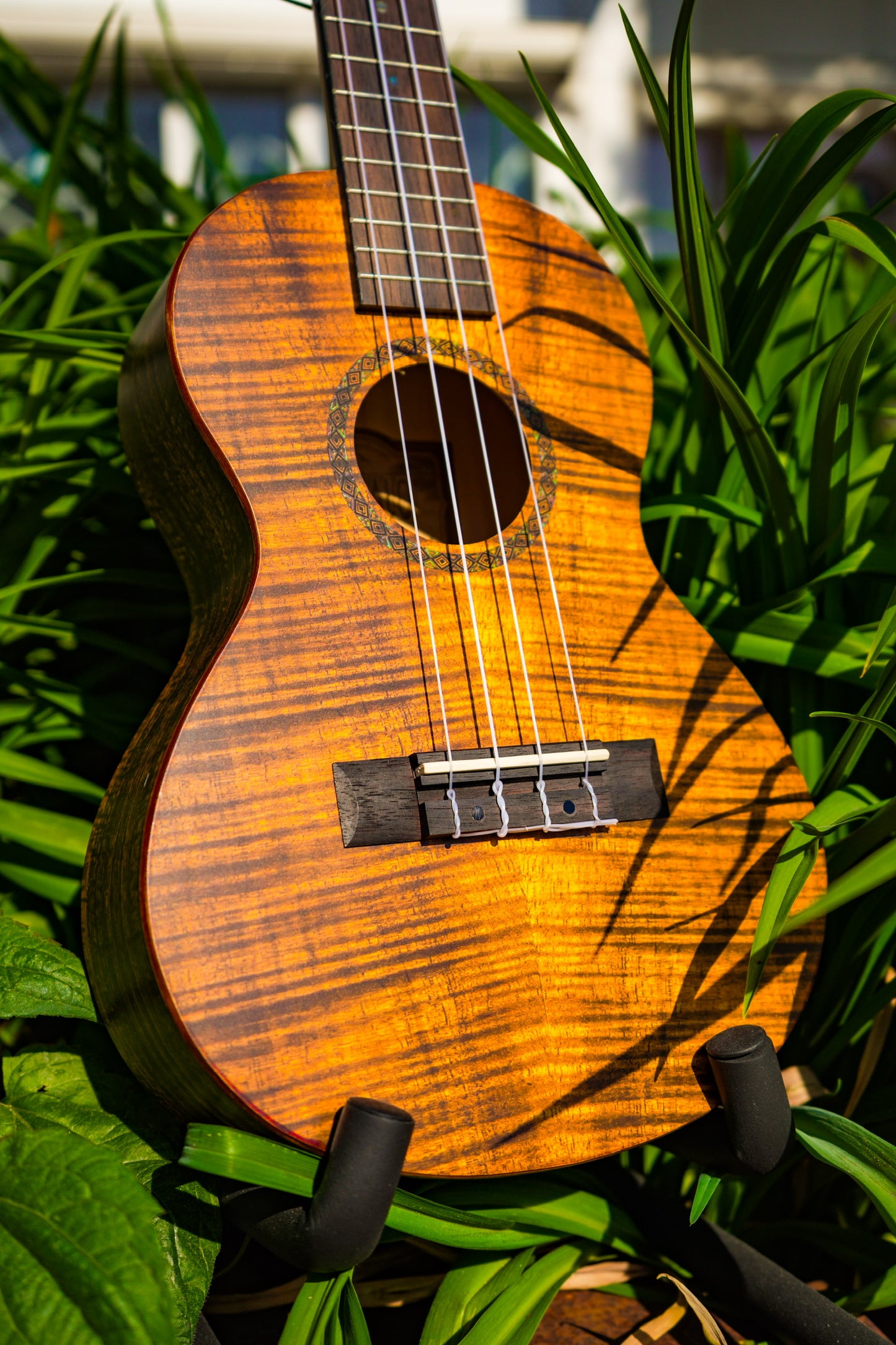 MA2KA Mahalo Artist Elite Series concert ukulele flame