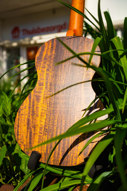 MA2KA Mahalo Artist Elite Series concert ukulele flame