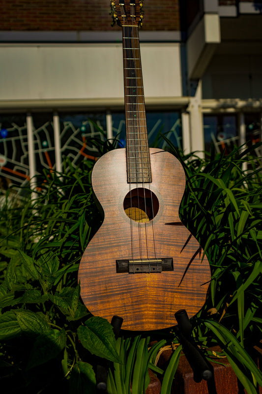 MA4KA Mahalo Artist Elite Series baritone ukulele