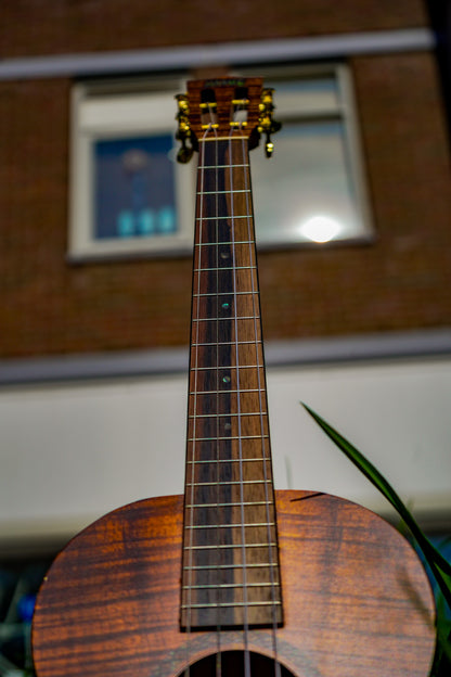 MA4KA Mahalo Artist Elite Series baritone ukulele