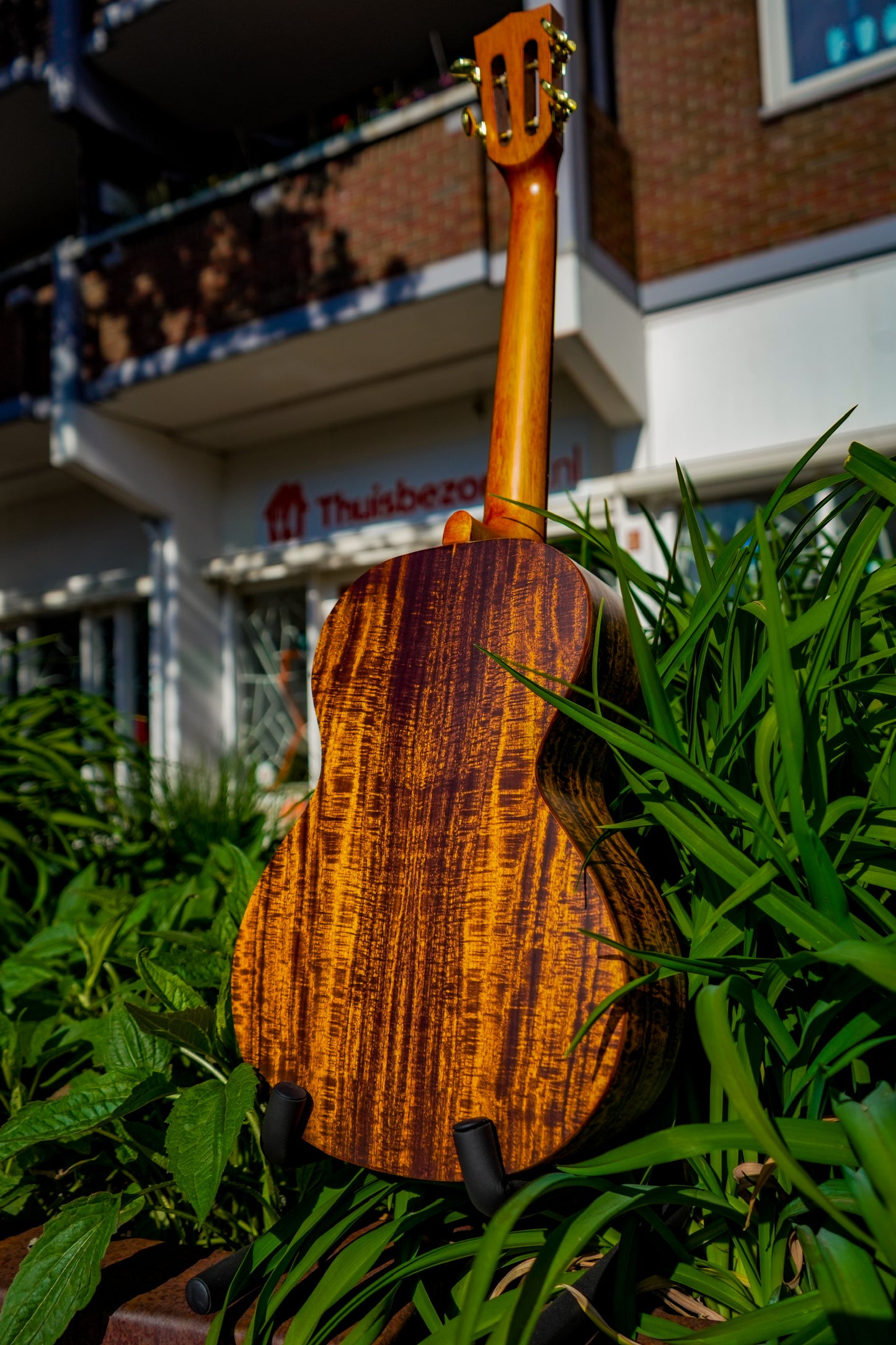 MA4KA Mahalo Artist Elite Series baritone ukulele