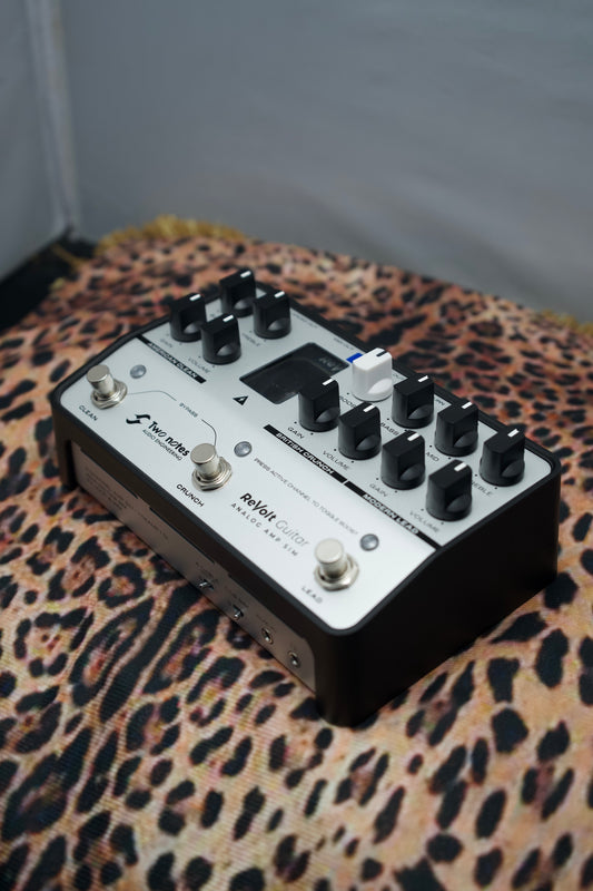 Two Notes ReVolt Guitar