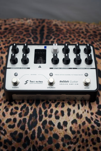 Two Notes ReVolt Guitar