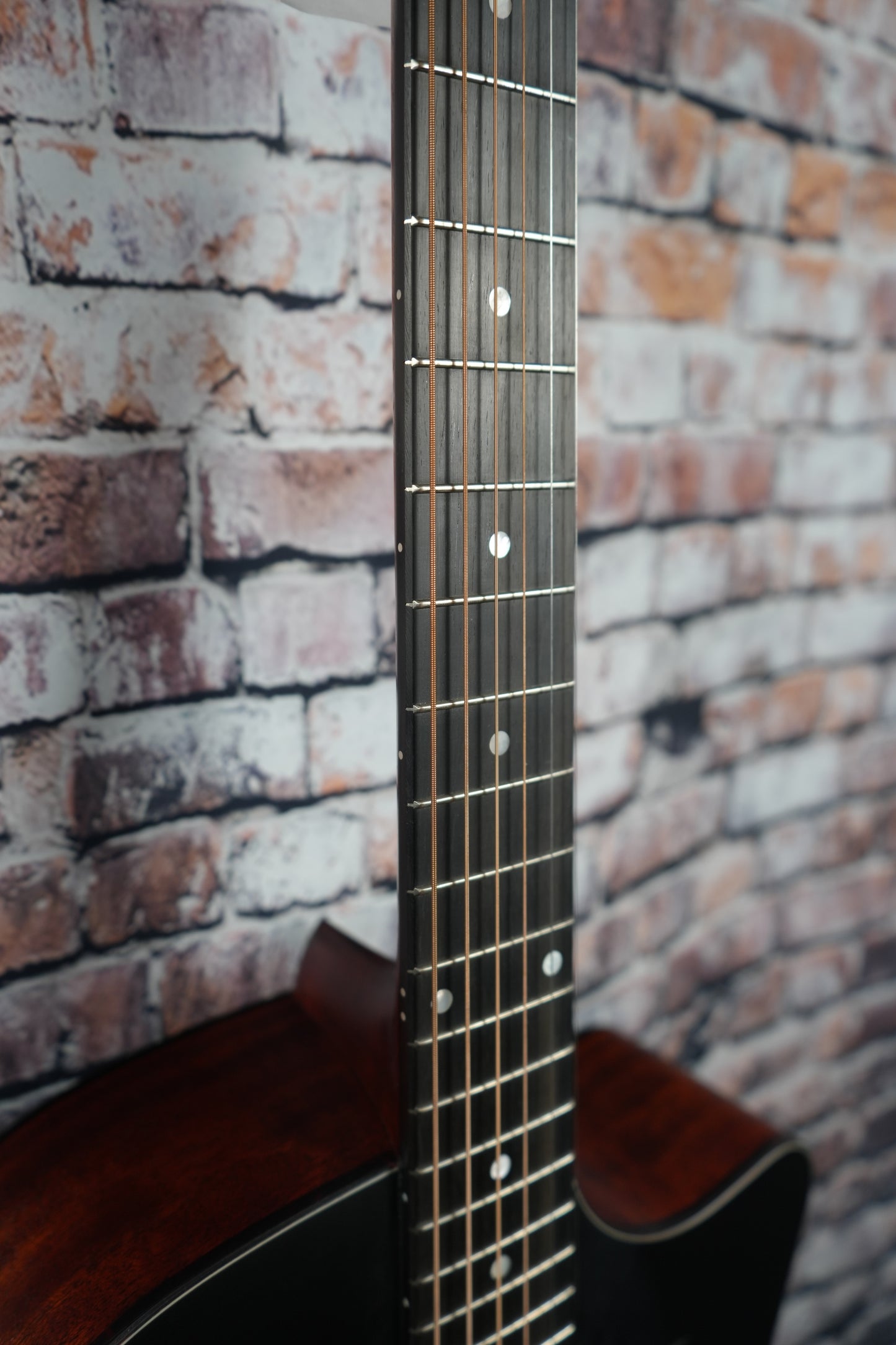 Eastman AC122-2CE-BK