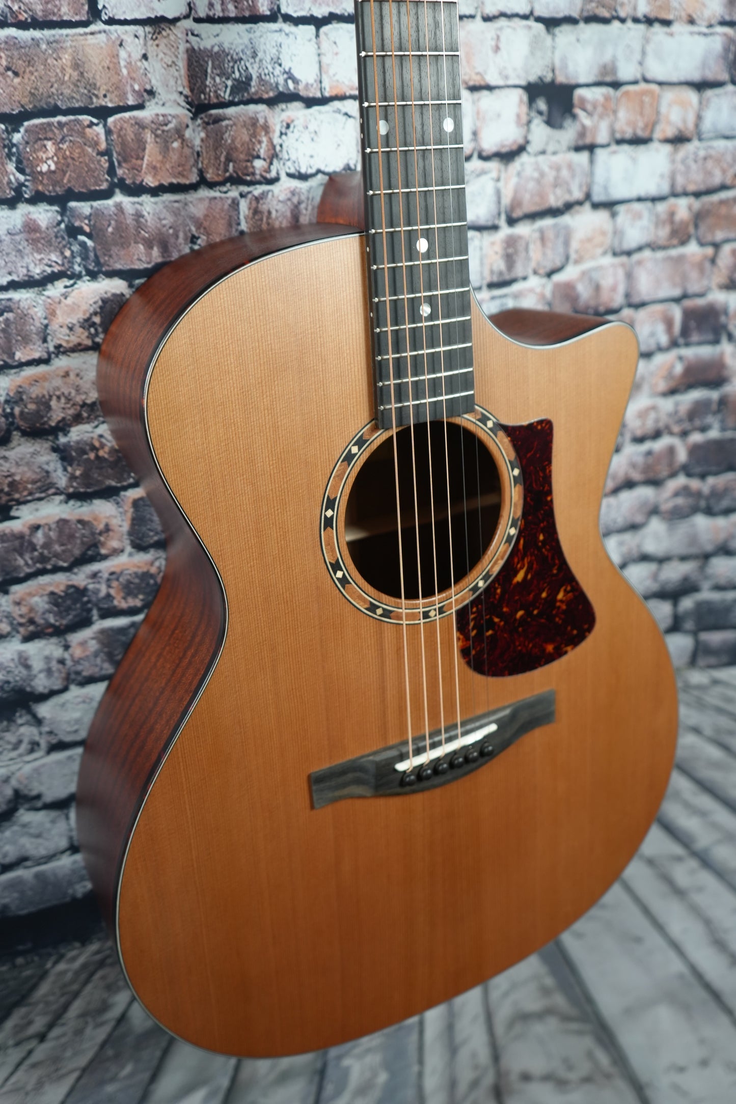 Eastman AC122-2CE