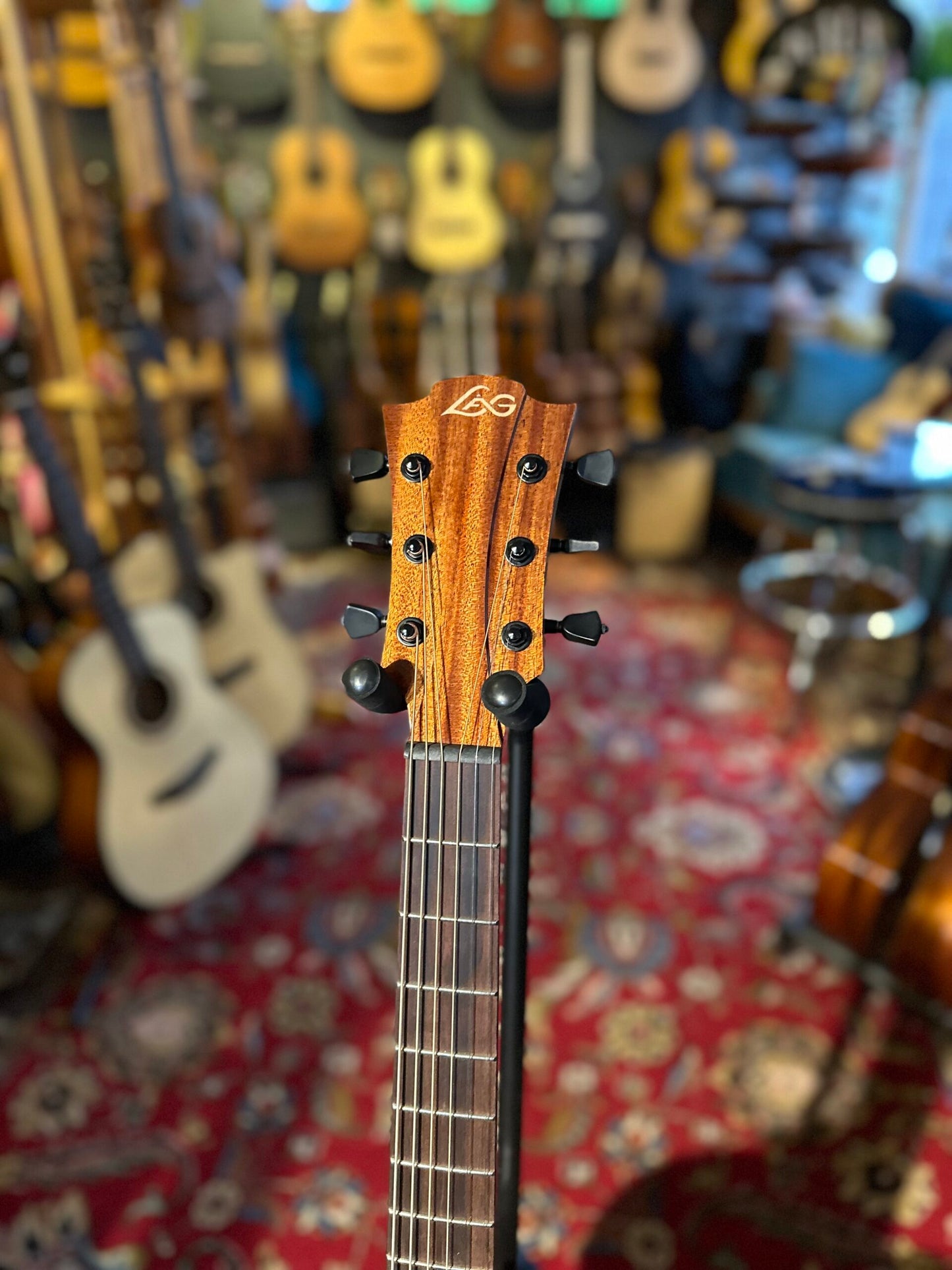 LAG Guitars Tramontane Special Edition Auditorium T-BLUE-ACE