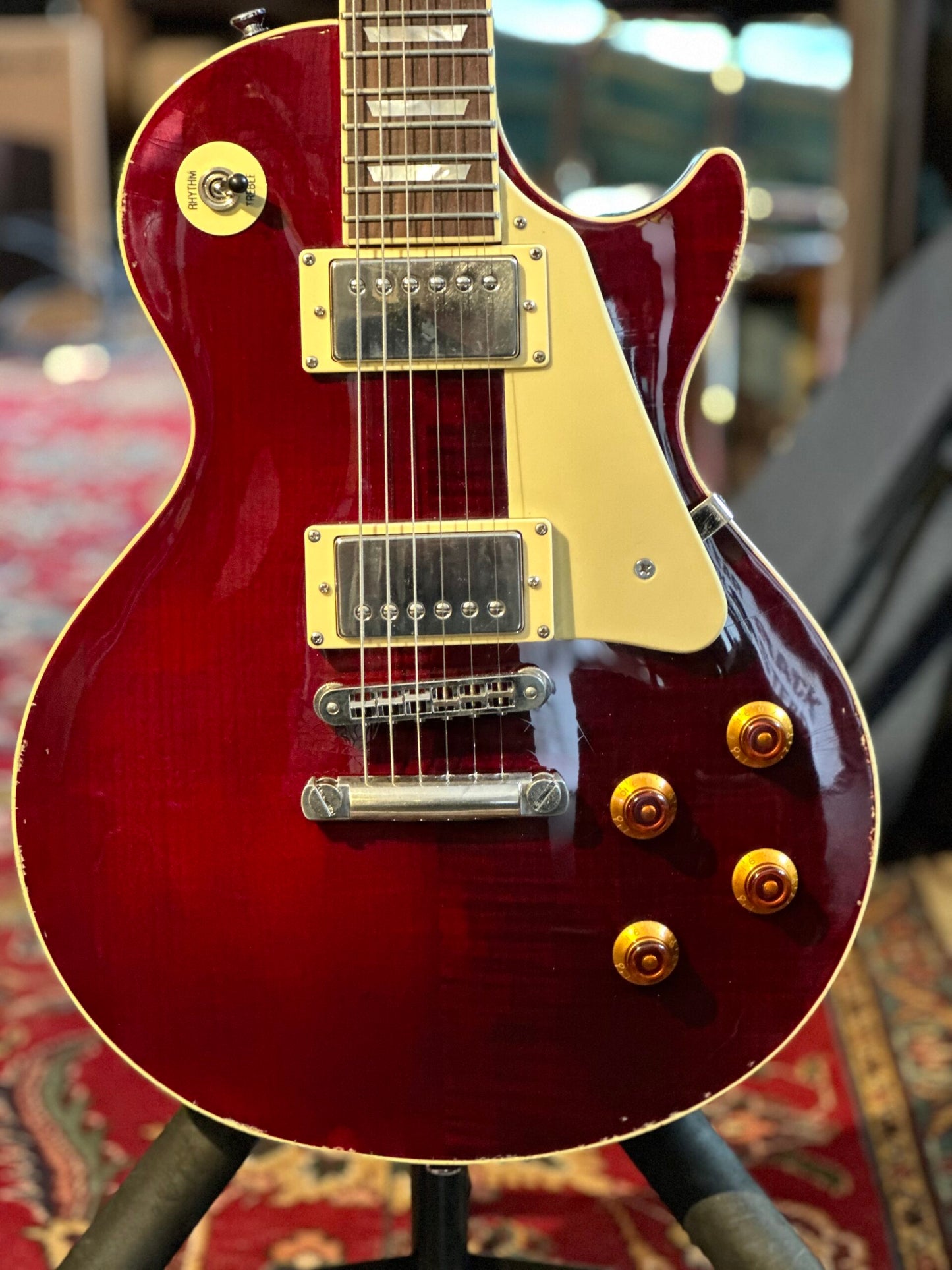 MAYBACH LESTER 59 AGED WILD CHERRY 60'S neck