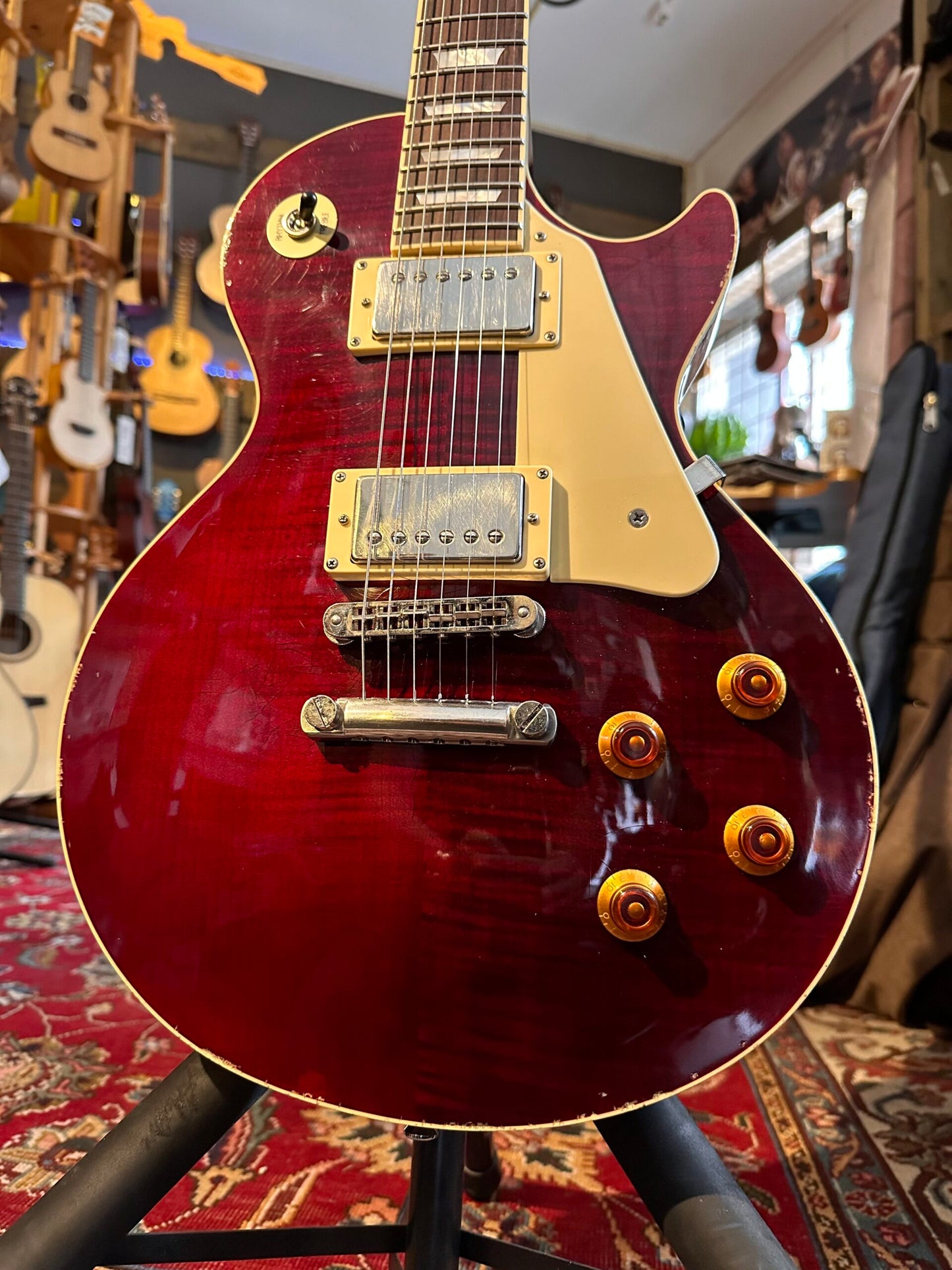 MAYBACH LESTER 59 AGED WILD CHERRY 60'S neck