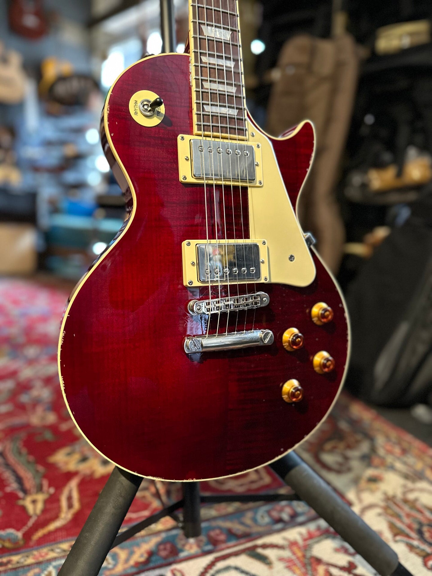 MAYBACH LESTER 59 AGED WILD CHERRY 60'S neck