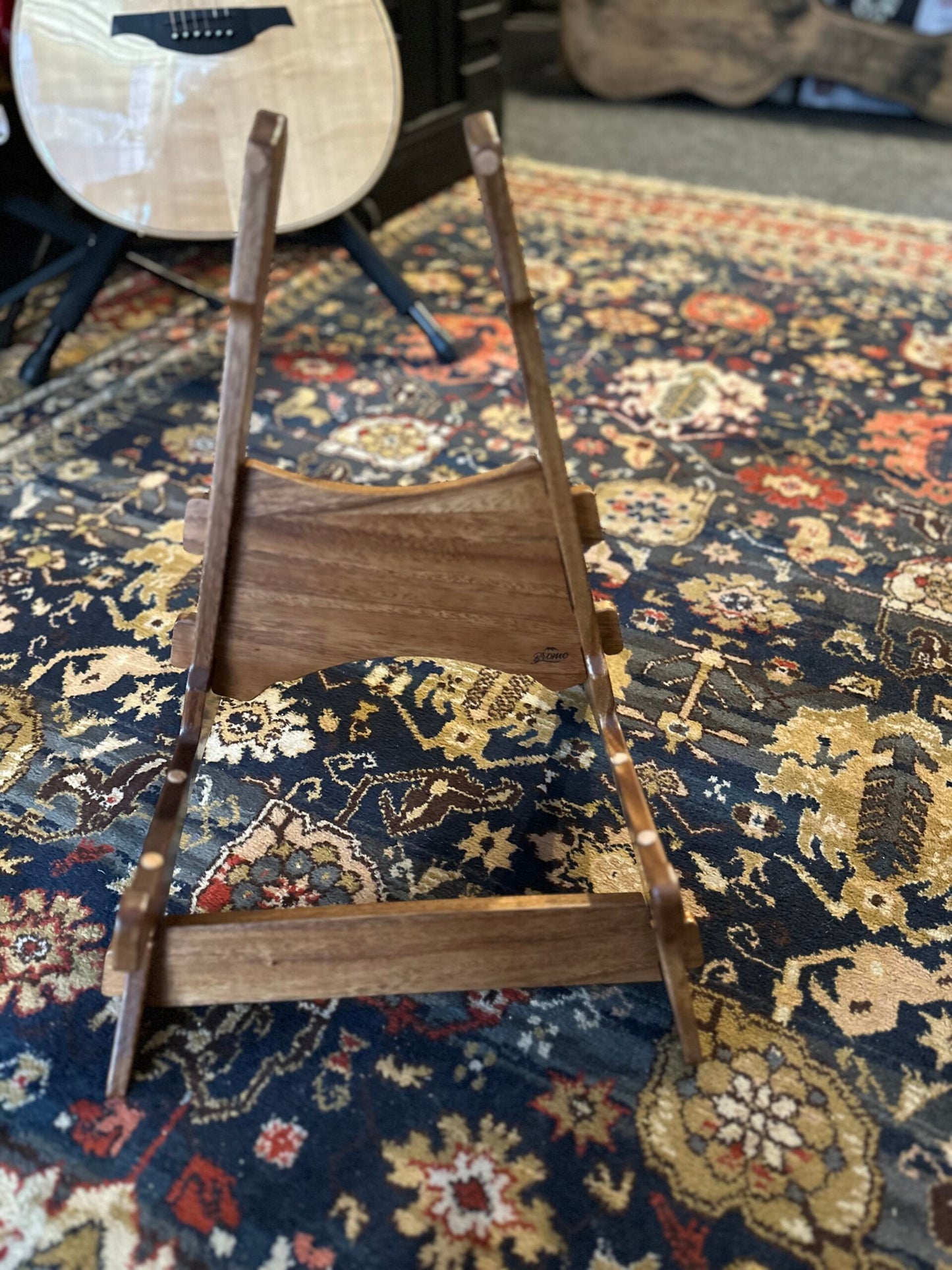 Wooden guitarstand acoustic/hollowbody