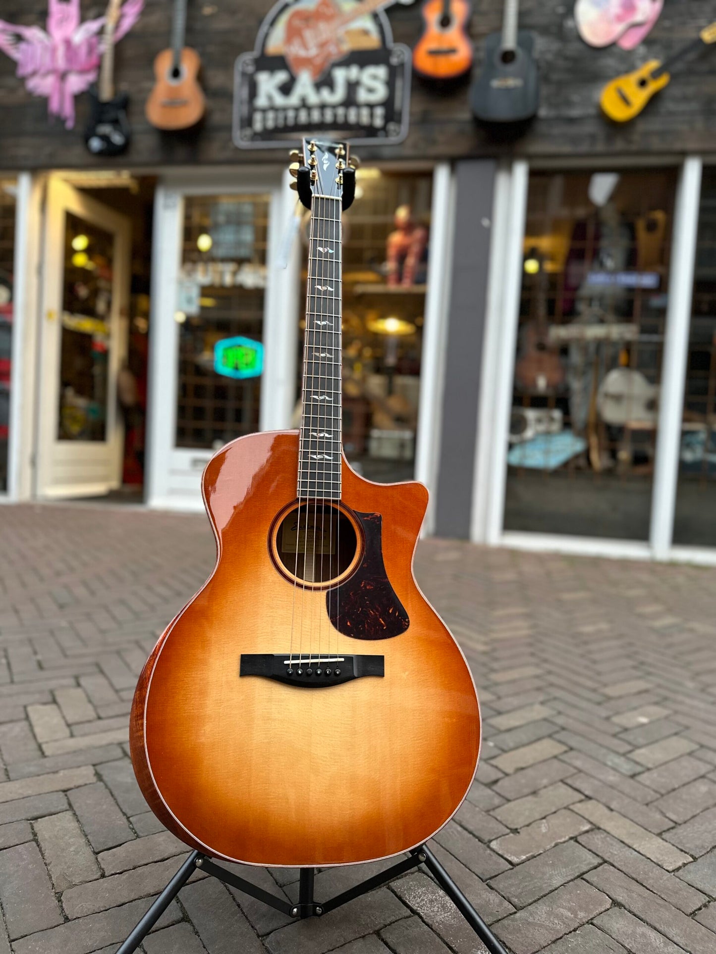 EASTMAN AC522CE GOLDBURST