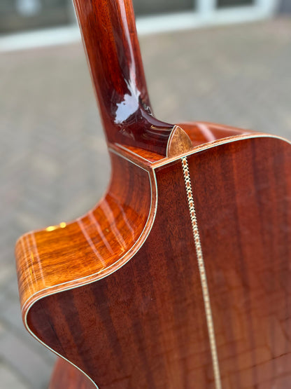 EASTMAN AC522CE GOLDBURST