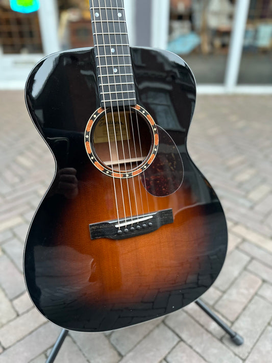 EASTMAN E2OM DLX SB SUNBURST