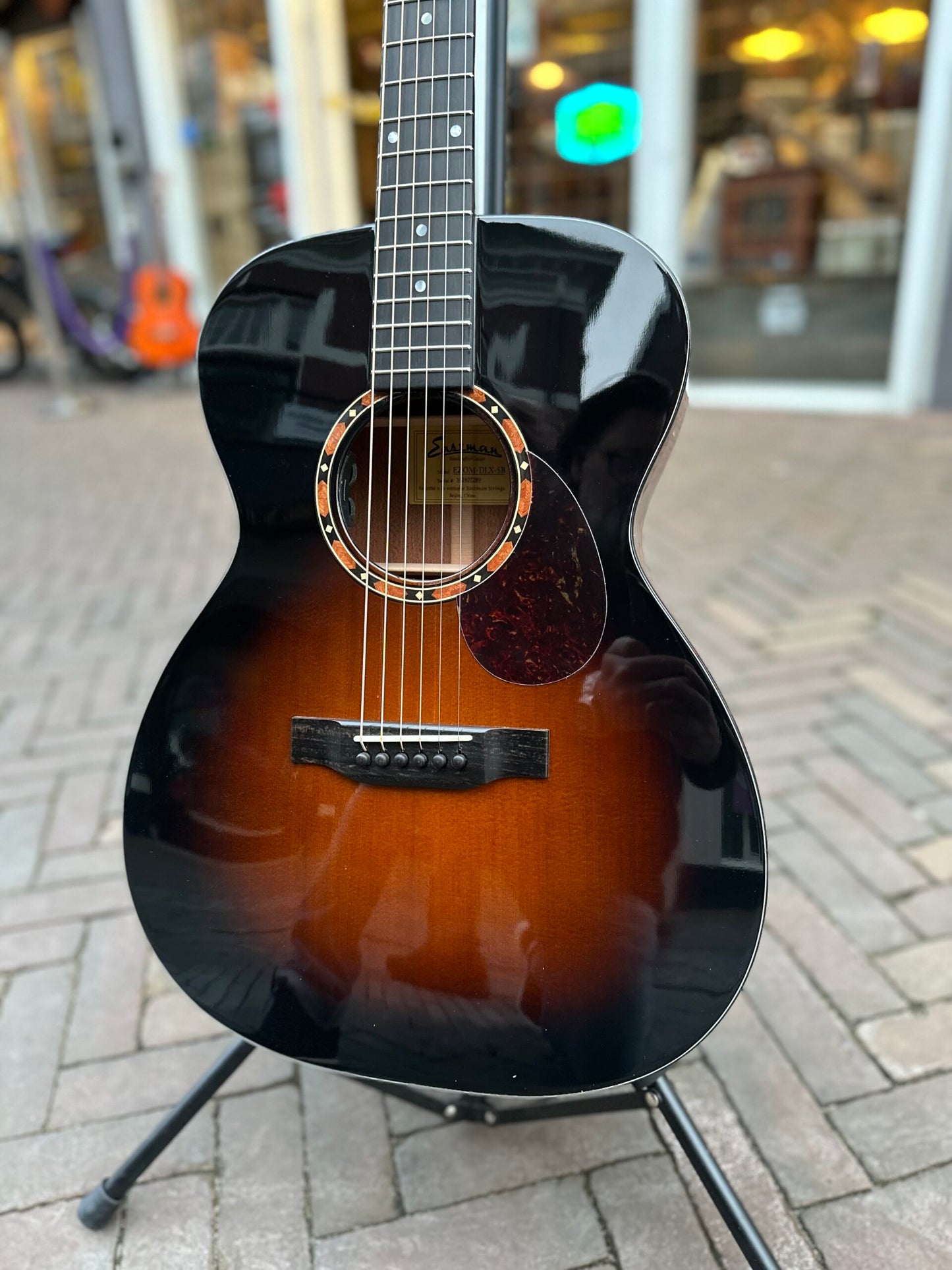 EASTMAN E2OM DLX SB SUNBURST