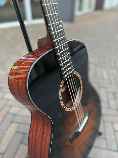 EASTMAN E2OM DLX SB SUNBURST