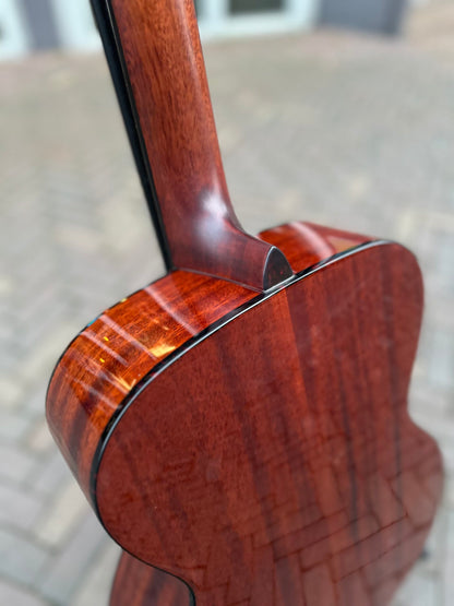 EASTMAN E2OM DLX SB SUNBURST