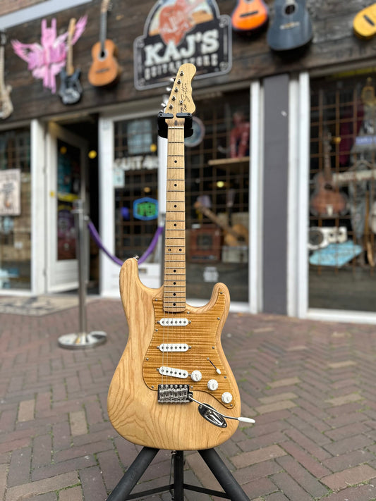 SUTTON GUITARS S-STYLE NATURAL ASH