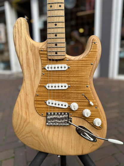 SUTTON GUITARS S-STYLE NATURAL ASH