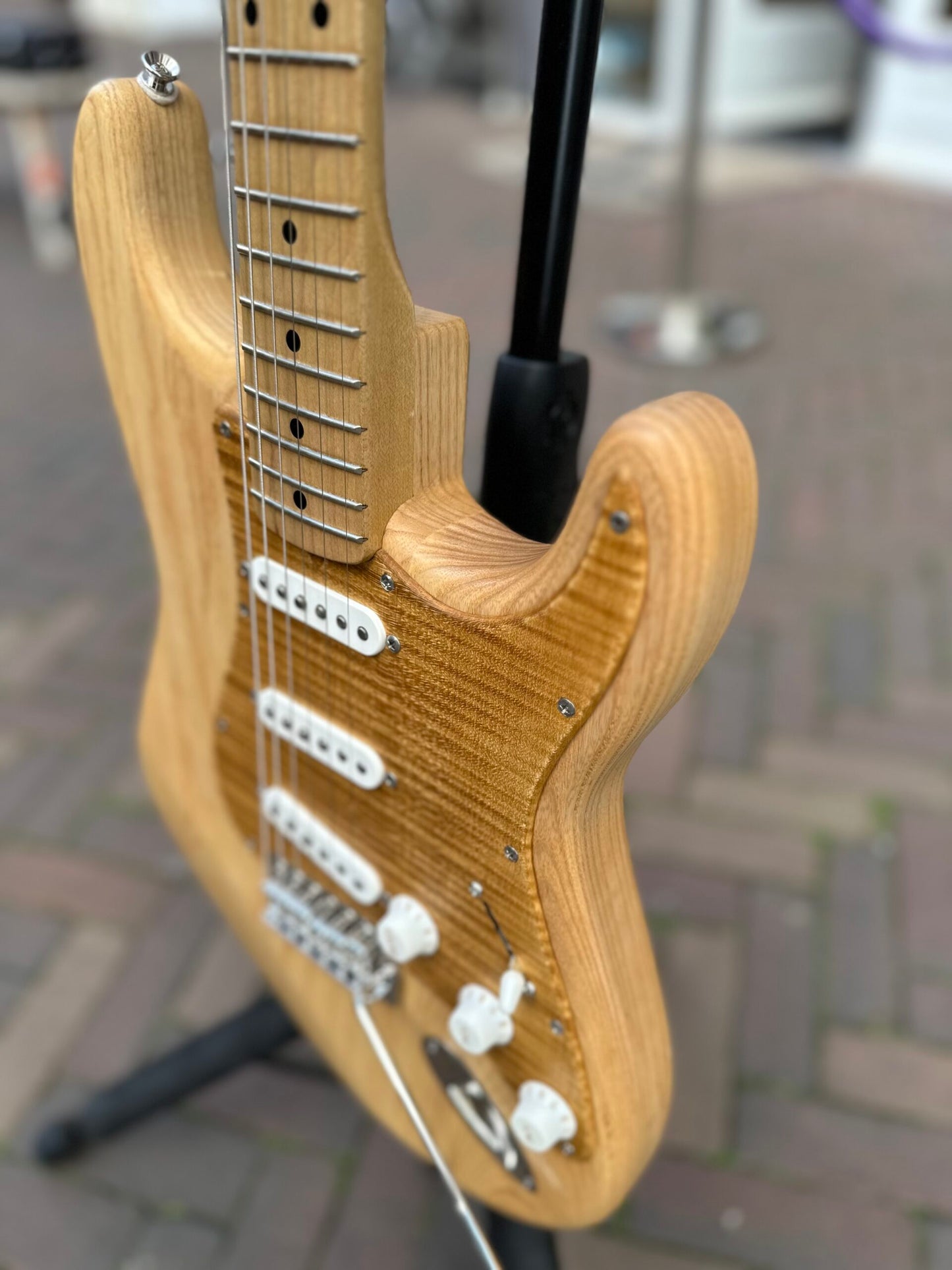 SUTTON GUITARS S-STYLE NATURAL ASH
