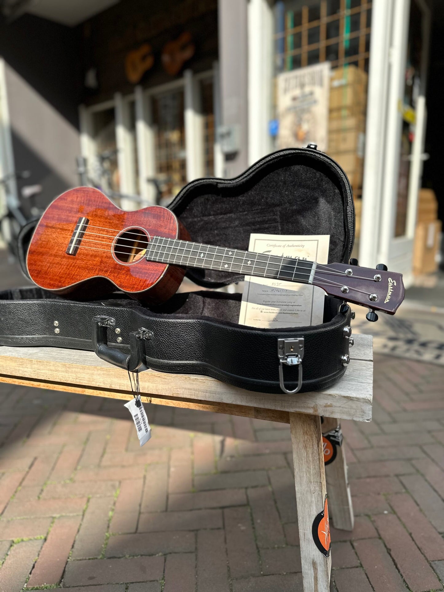 EASTMAN EU3T TENOR UKELELE