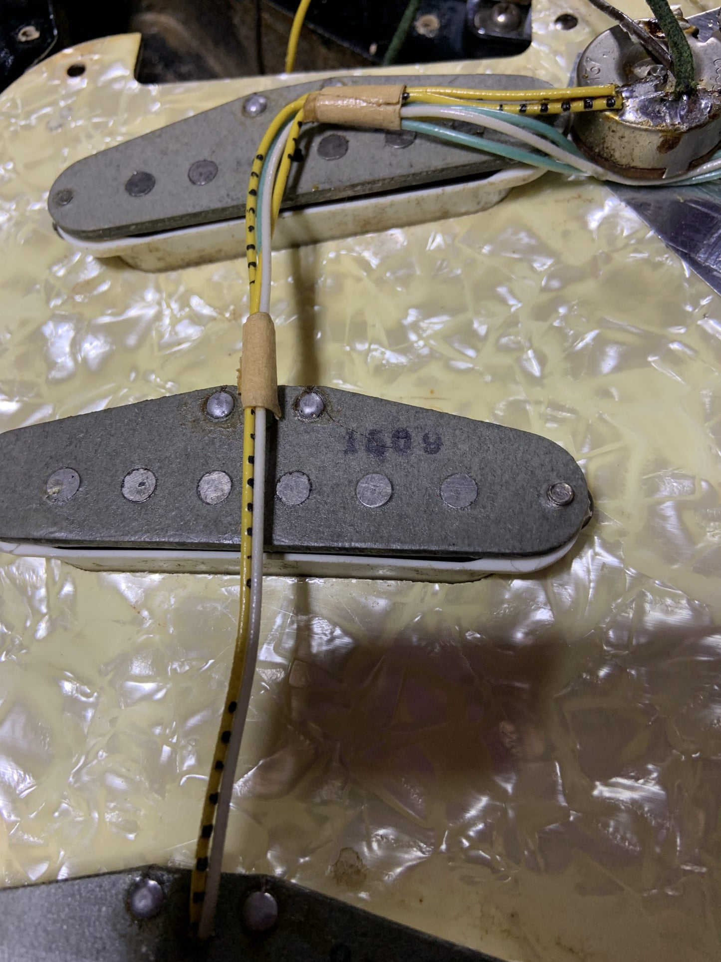 FENDER 1969 Stratocaster vintage black rw