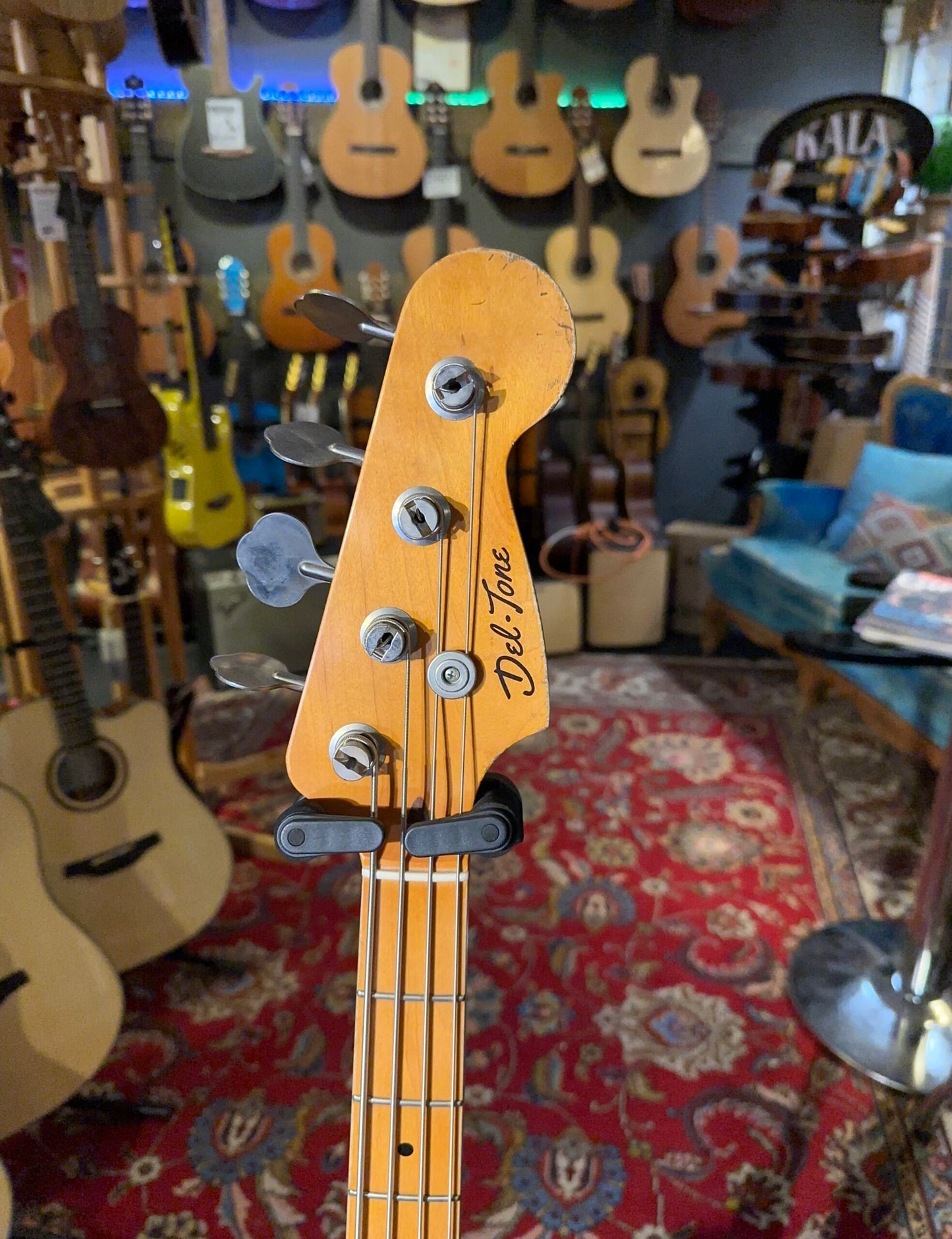 DELTONE P-STYLE BASS RELIC black