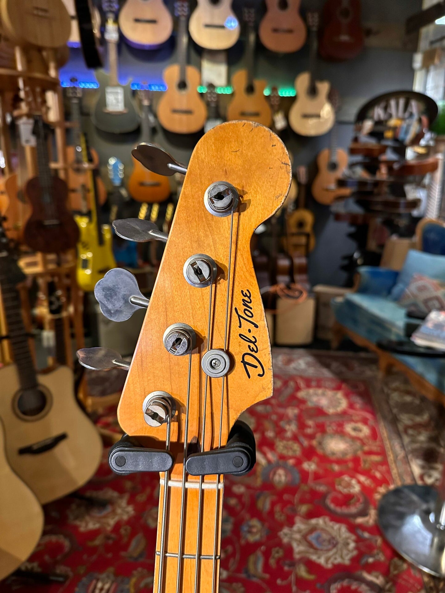 DELTONE P-STYLE BASS RELIC black