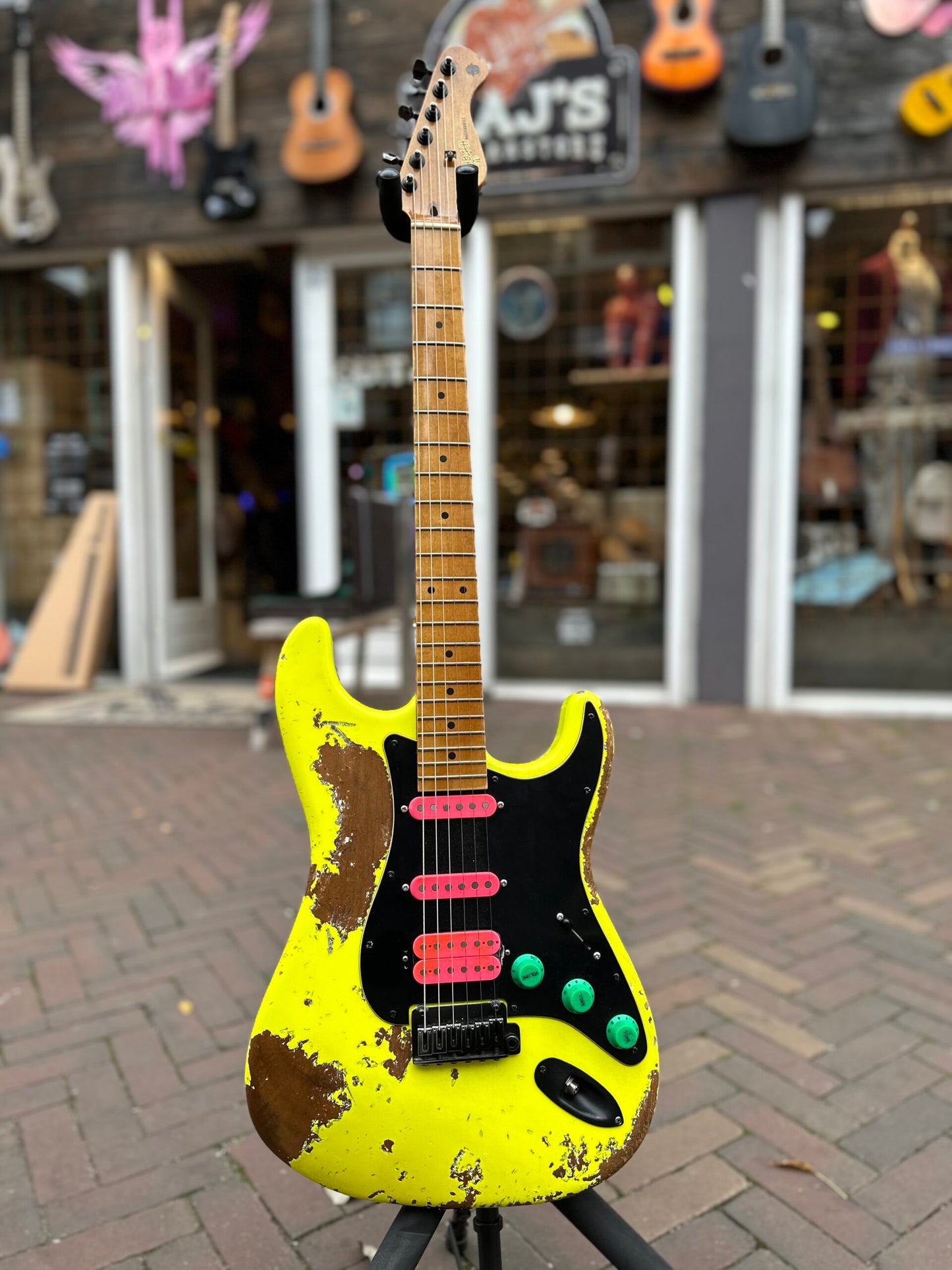 MAYBACH STRADOVARI MASTERBUILD CUSTOM SHOP "GUITARSUMMIT 24" 80'S YELLOW