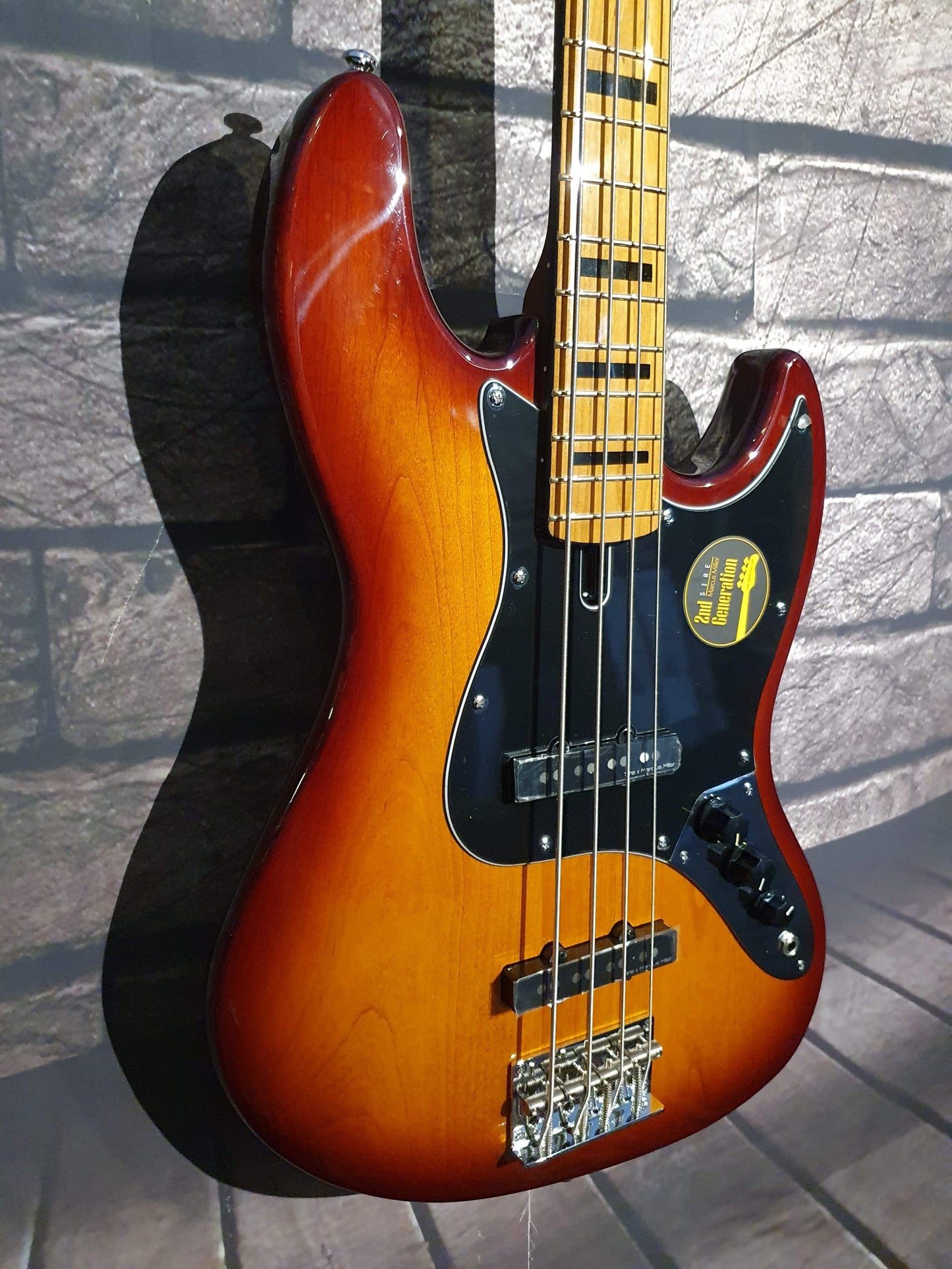 Sire Basses V5 A4  Series Marcus Miller tobacco sunburst